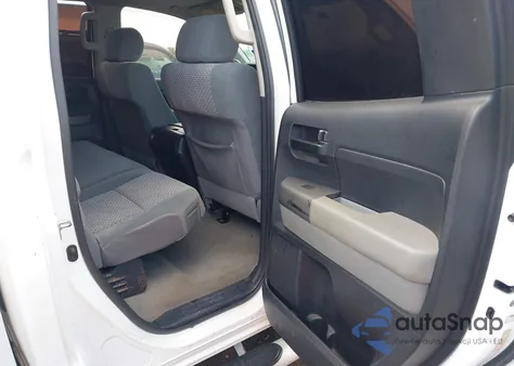 2011 Toyota Tundra Grade 4.6L V8 z USA, uszkodzony, nr VIN 5TFRM5F14BX022652